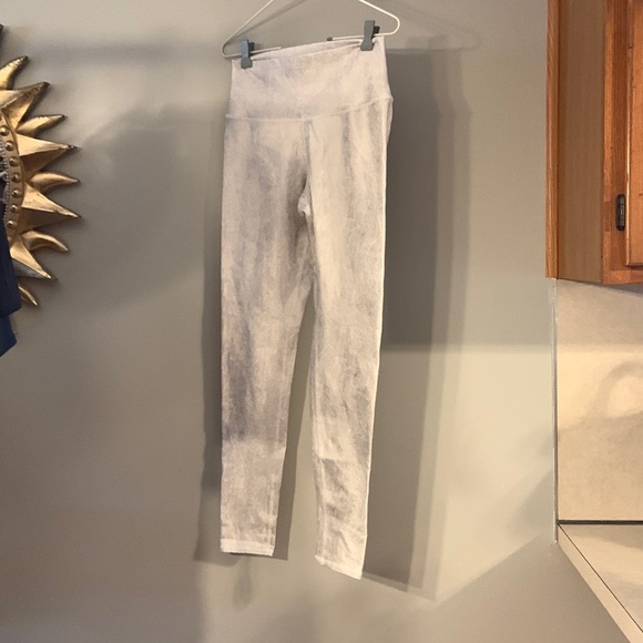 ALO LEGGINGS - Picture 1 of 4